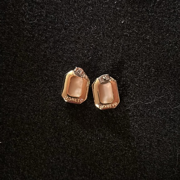 Vintage Monet signed earrings - Picture 2 of 3